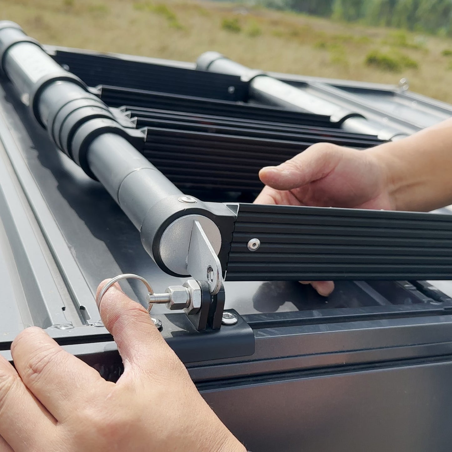 EZUNSTUCK Rooftop Tent Exclusive Assembly: Telescopic Ladder Quick Release